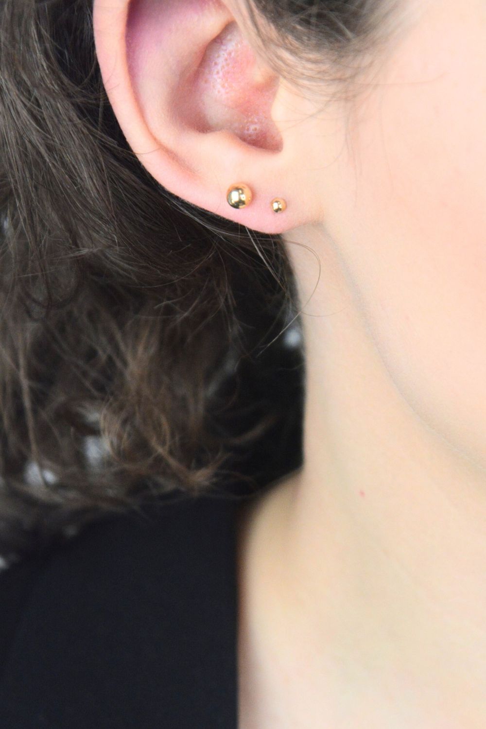 Złote kolczyki kulki 5 mm 333 – unisex, klasyczne sztyfty.jpg